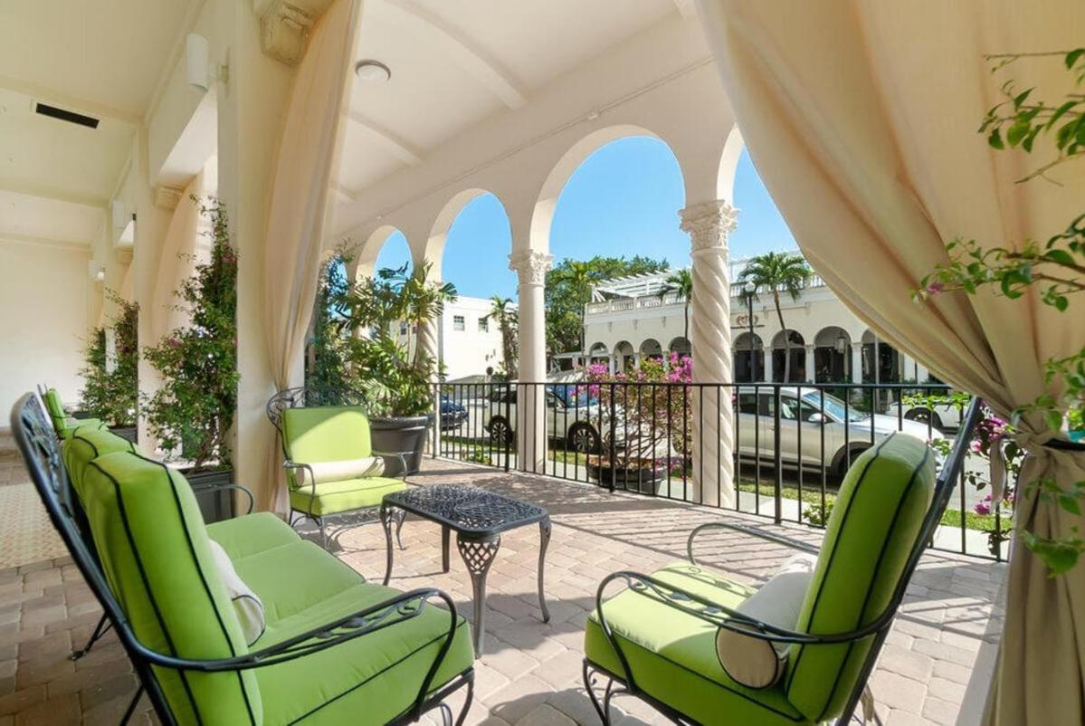 Renovated Studio In The Heart Of Palm Beach With Free Valet Parking Exterior photo